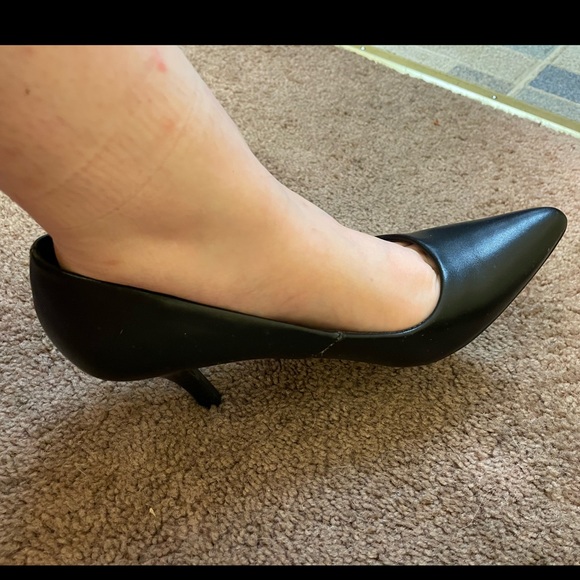 Target - Merona: Black Pointy Toe Kitten Heels - Picture 9 of 12
